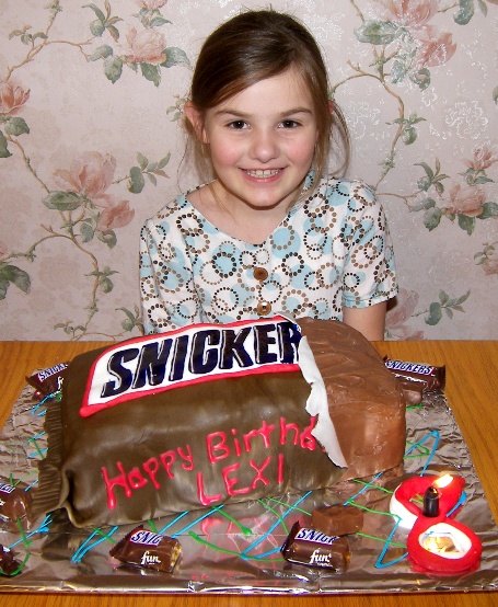 snickers-cake-lexi.jpg